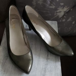 Me Too Olive heel 9M